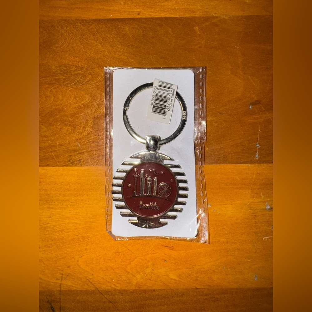 Seattle Silver and Red Keychain and 2 Magnets